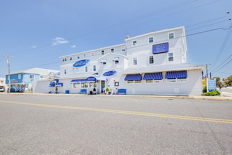 Surf City Hotel on Long Beach Boulevard